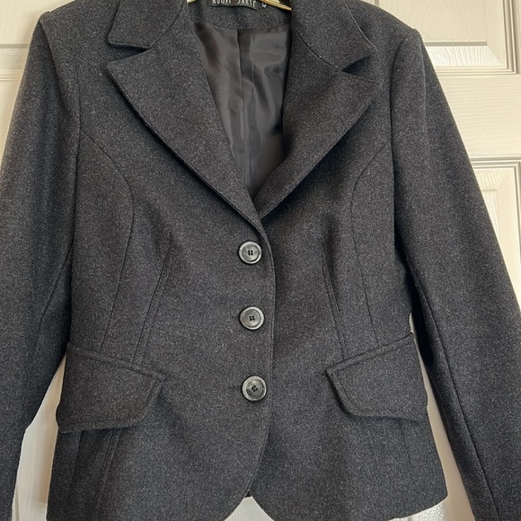 Italian designer  Grey Jacket with Attachable b&w shirt trim faux fur collar - Picture 5 of 13